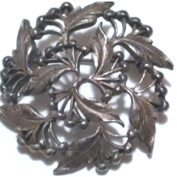 Vintage Brooch Sterling Silver Leaves w/ Berries Detailed Open Metal Work Patia - Picture 3 of 8